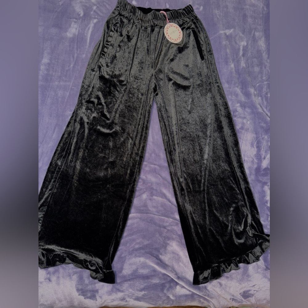 Umgee Black Velvet Wide Leg Pants Ruffle Hem Pull On Pants Small NWT - Picture 3 of 9
